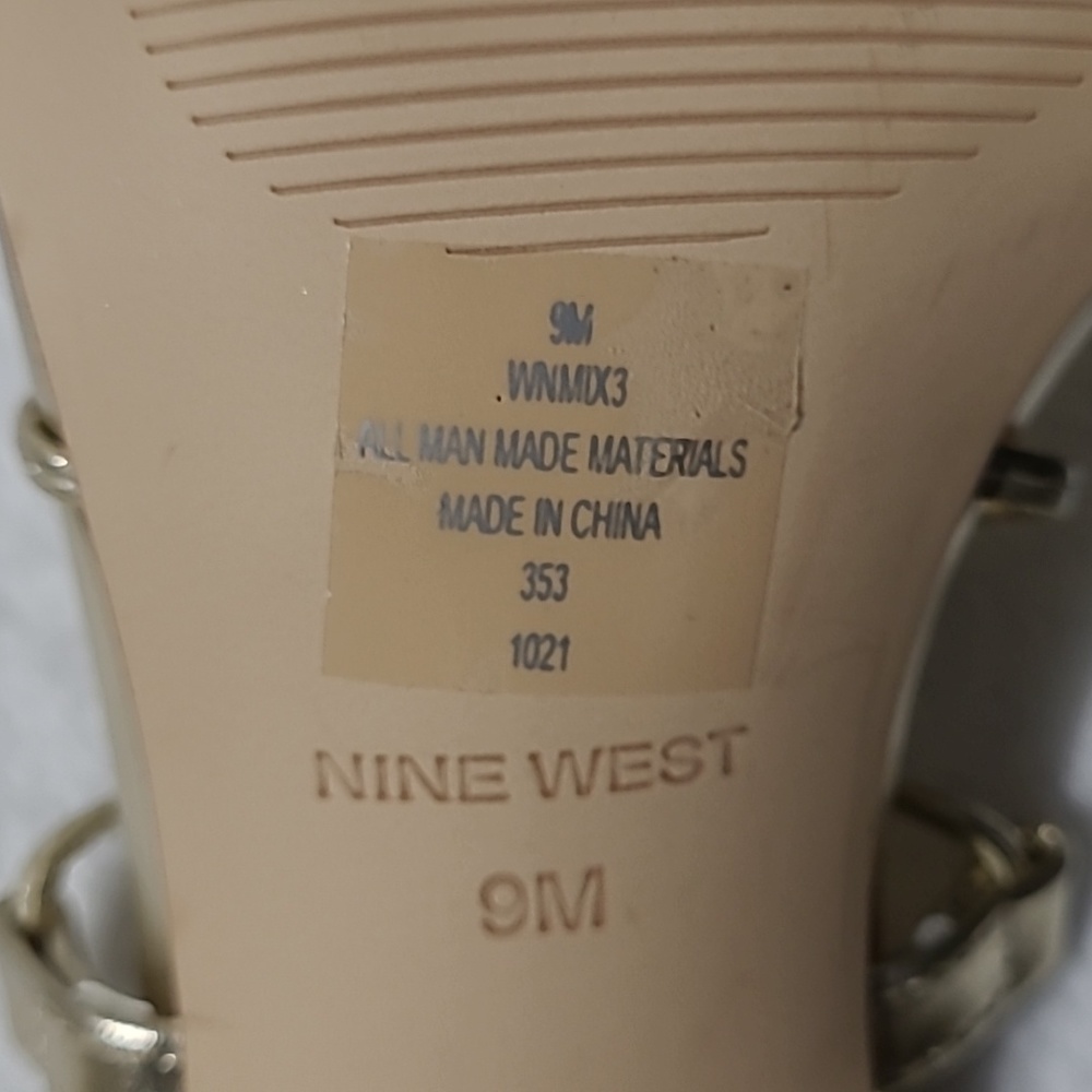 Nine West Women's Gold Shoe - Picture 5 of 8